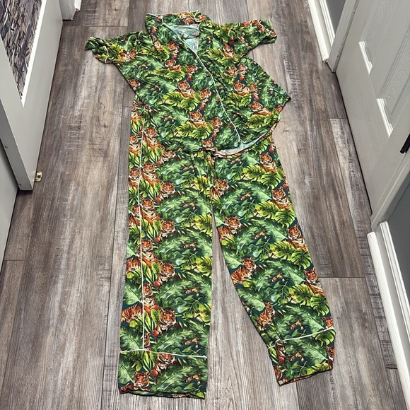 Posh Peanut Jungle Print Pajamas Set Medium - Picture 5 of 10